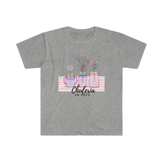 Chuleria en Pote Latina Lingo Unisex Softstyle T-Shirt